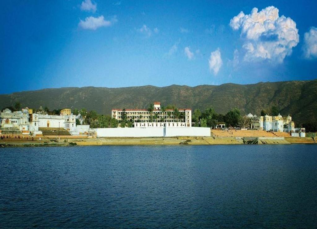 Hotel Pushkar Palace Bagian luar foto